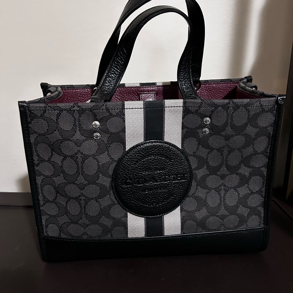 NWOT Coach Dempsey Tote 11.5 In Signature Jacquard With Stripe And Coach Patch